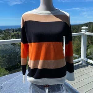 Small Sweater with drawstring at the waist